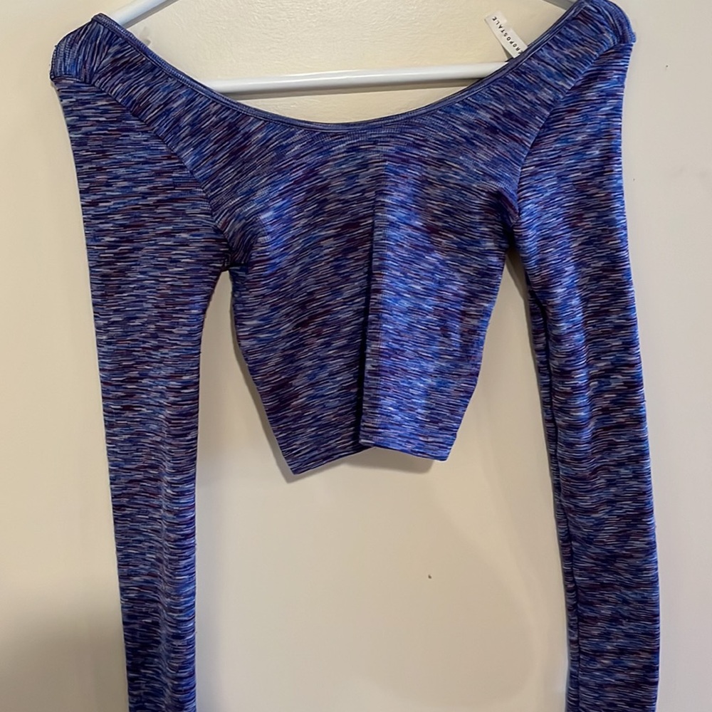 long sleeve skin tight crop top - Picture 3 of 4